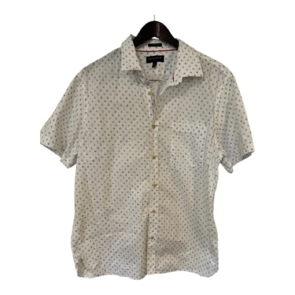 Banana Republic White Patterned Casual Shirt. Size XL.